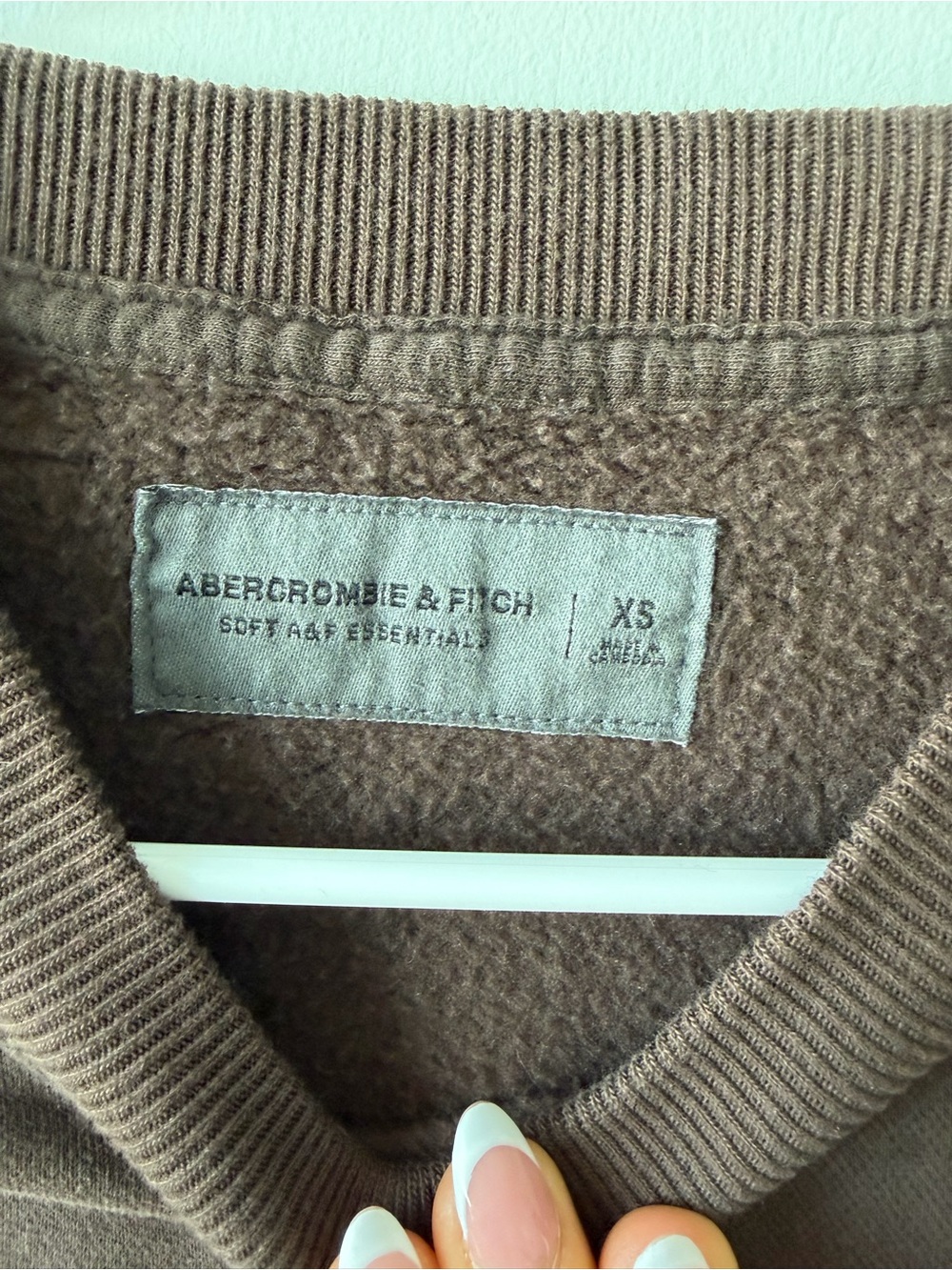 Abercrombie & Fitch Men's Dark Brown Crewneck Sweatshirt - Picture 3 of 3